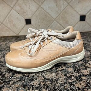 New Balance Women's Lace-Up Leather Walking Shoes 7